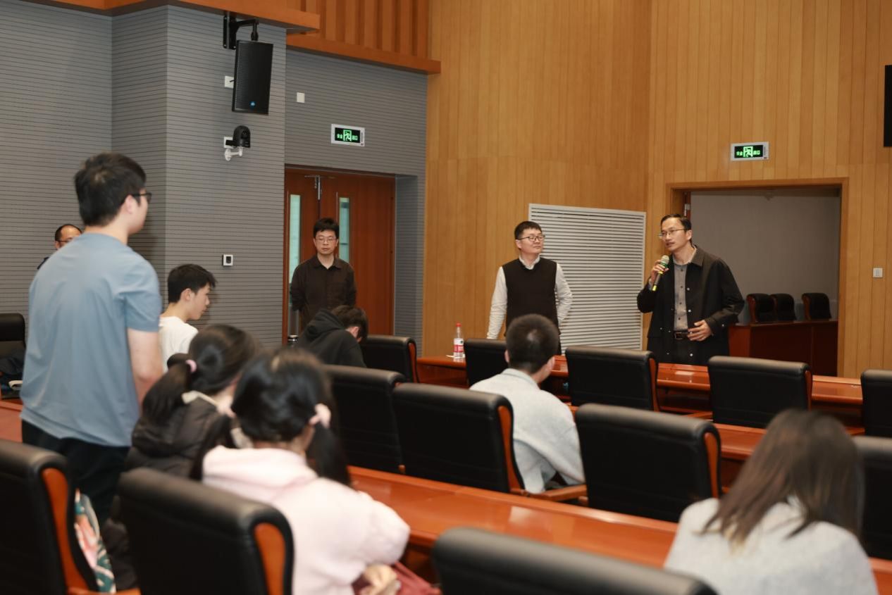 近代物理系召开党总支换届选举大会